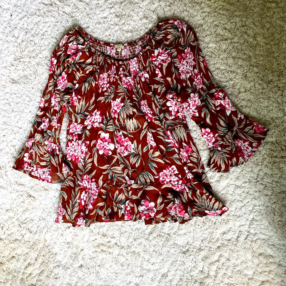 Floral top size small